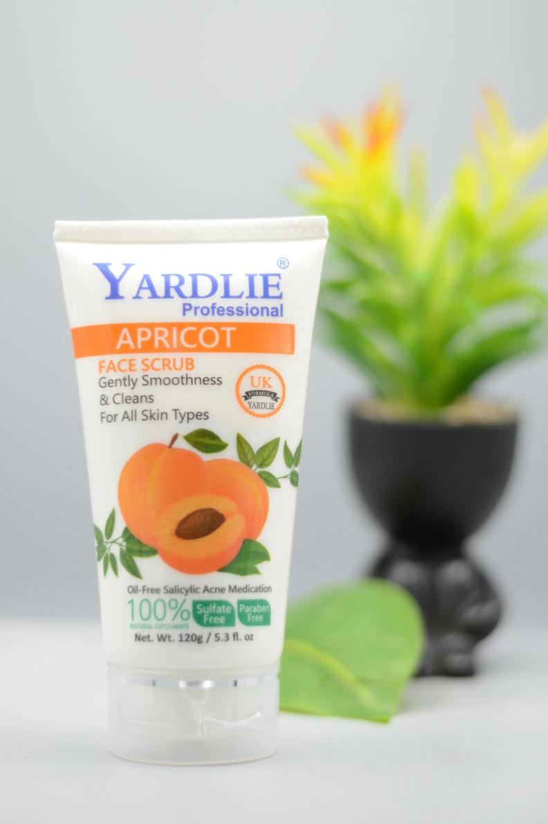 Yardlie Professional Apricot Face Scrub 120g – Revitalize and Renew Your Skin